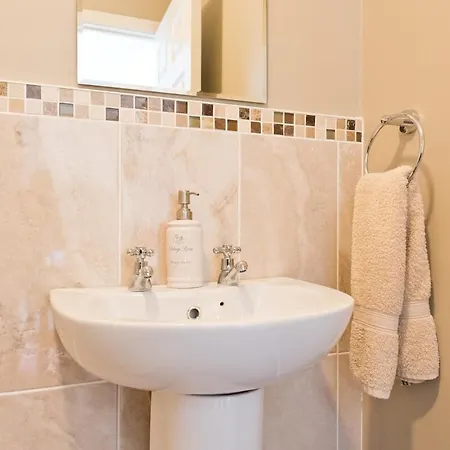 Romantic Hot Tub Retreat With Bar & Tapas Restaurant On-site