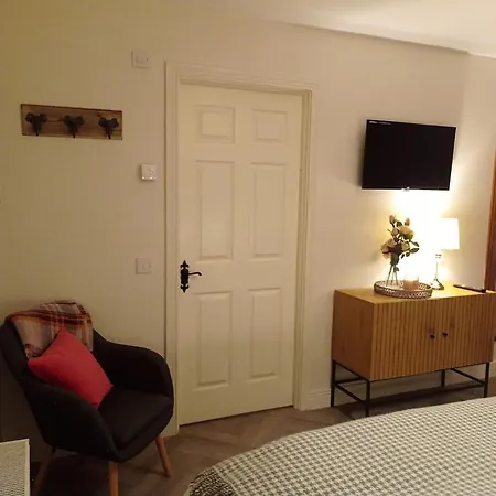 Apartment Romantic Hot Tub Retreat With Bar & Tapas Restaurant On-site