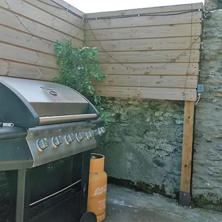Romantic Hot Tub Retreat With Bar & Tapas Restaurant On-site Grangecon