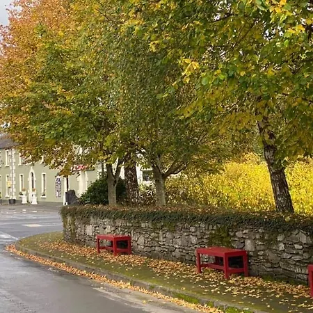 Apartment Romantic Hot Tub Retreat With Bar & Tapas Restaurant On-site *