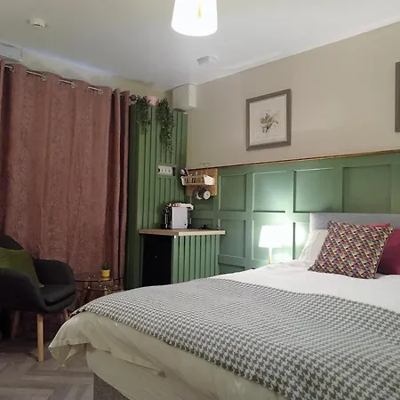 Apartment Romantic Hot Tub Retreat With Bar & Tapas Restaurant On-site Grangecon