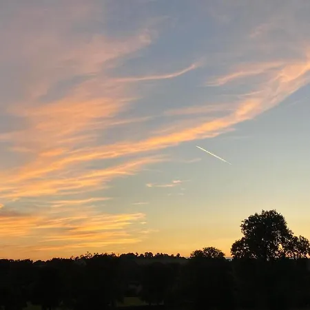 Romantic Hot Tub Retreat With Bar & Tapas Restaurant On-site