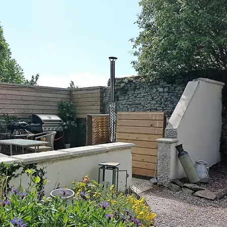 Romantic Hot Tub Retreat With Bar & Tapas Restaurant On-site Apartment *