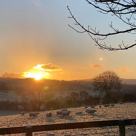 Romantic Hot Tub Retreat With Bar & Tapas Restaurant On-site Apartment *